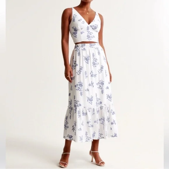 Abercrombie & Fitch Linen-Blend
Embroidered Tiered Maxi Skirt NWOT - Picture 2 of 9